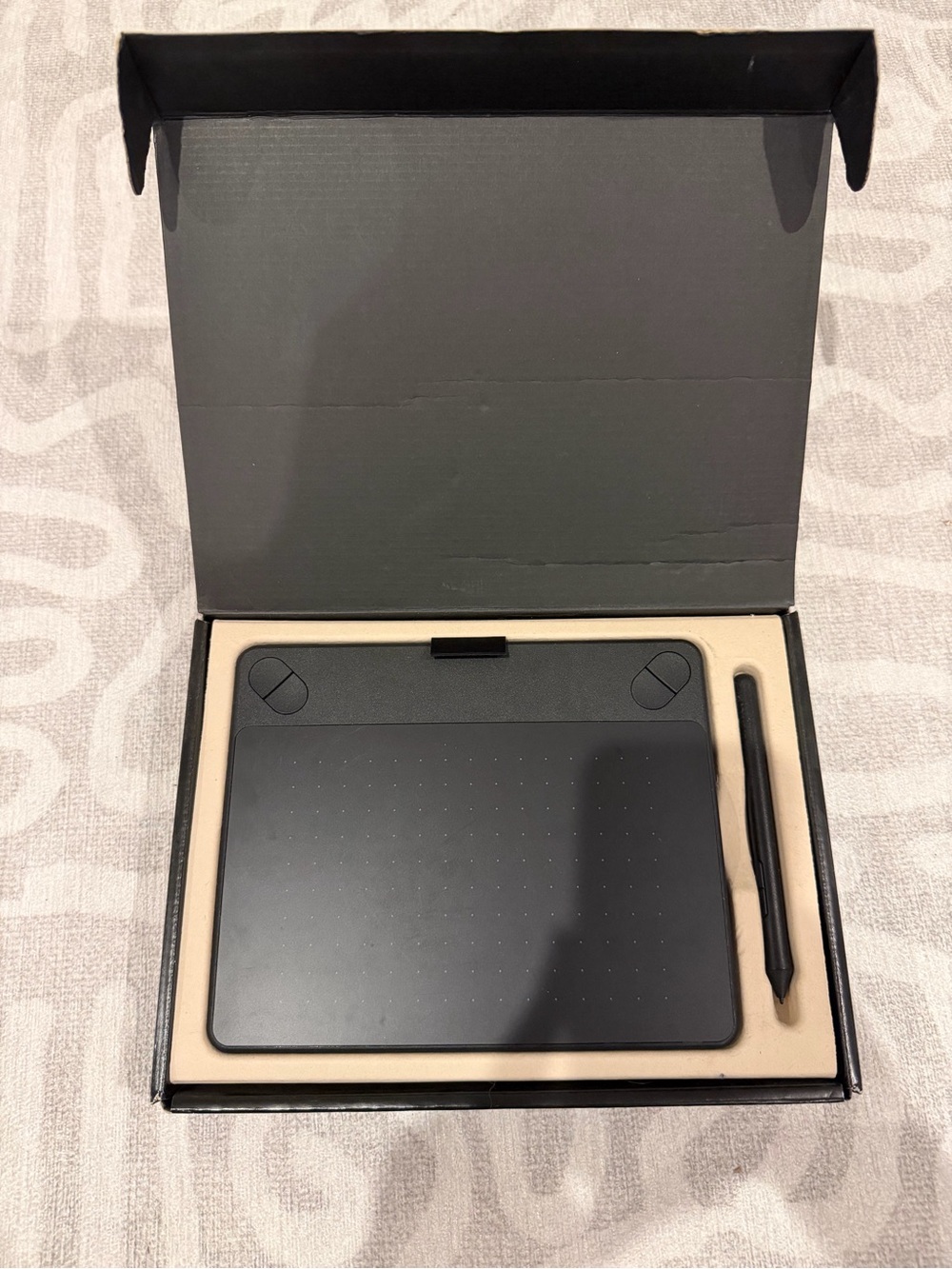 Wacom Intuos Pen & Touch Tablet
